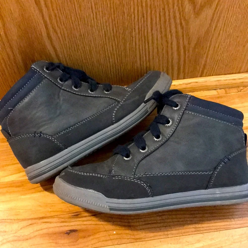 Sonoma LUKAH vegan gray size 2 lace up boy’s mid height ankle hiking boots VGUC